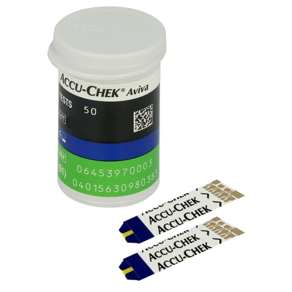 Zwei Blutzuckerteststreifen von Accu-CHEK